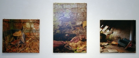 Petra Groos: a Backstein I-II, 2009, C-Print,  je ca. 50 x 50 cm u. 50 x 75 cm
