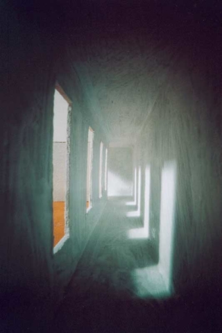 Jochen Dietrich: Kreuzgang, aus der Serie: Die wunderbaren Städte / At the Center of the Aisle , from “The Marvellous Cities“ series, C-print, 30 x 40 cm, 2005 Jochen Dietrich: Kreuzgang, aus der Serie: Die wunderbaren Städte / At the Center of the Aisle , from “The Marvellous Cities“ series, C-print, 30 x 40 cm, 2005