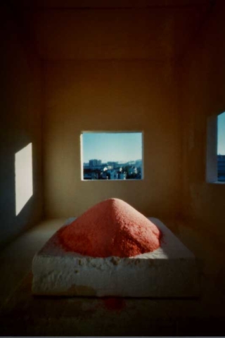 Jochen Dietrich: Ohne Titel, aus der Serie / Untitled from the „Simala Kram“ series, C-print, 30 x 40 cm, 2001 Jochen Dietrich: Ohne Titel, aus der Serie / Untitled from the „Simala Kram“ series, C-print, 30 x 40 cm, 2001