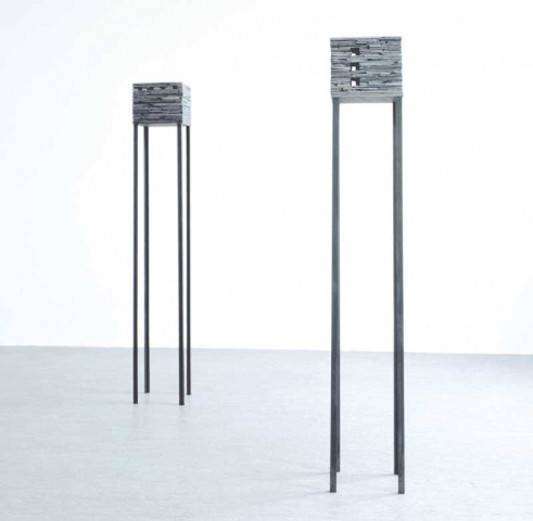 Gabriele Schulz: Häuser / Houses, Schiefer, Stahl / Slate, steel, je/each 172 x 27 x 27 cm, 2001/03 Gabriele Schulz: Häuser / Houses, Schiefer, Stahl / Slate, steel, je/each 172 x 27 x 27 cm, 2001/03