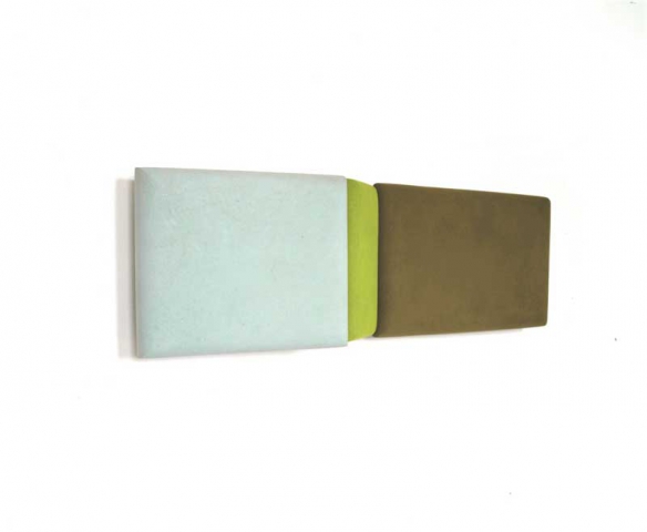 Gabriele Schulz: Frühstück im Grünen / Green Breakfast, Zellulose, Pigmente / Cellulose, pigments, 36 x 126 x 25 cm, 2003 Gabriele Schulz: Frühstück im Grünen / Green Breakfast, Zellulose, Pigmente / Cellulose, pigments, 36 x 126 x 25 cm, 2003