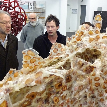 Kristian Kosch mit einer Arbeit Kristian Kosch mit einer Arbeit