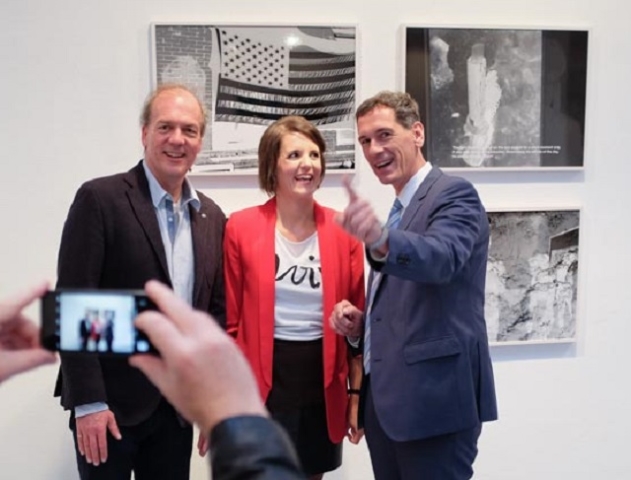 Stephanie Süßenbacg, Jens Kamieth und Kai-Uwe Körner posieren für das Pressefoto