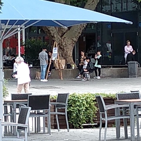 Farbe sehen Farbseher Scheiner Platz verpixelt 200707_Quadrat